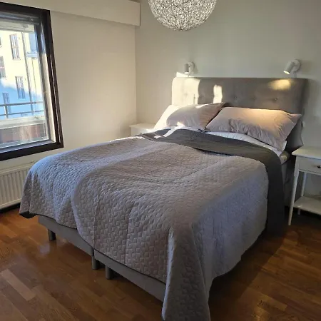Stylish Two-room With Balcony & Great Views Lägenhet *